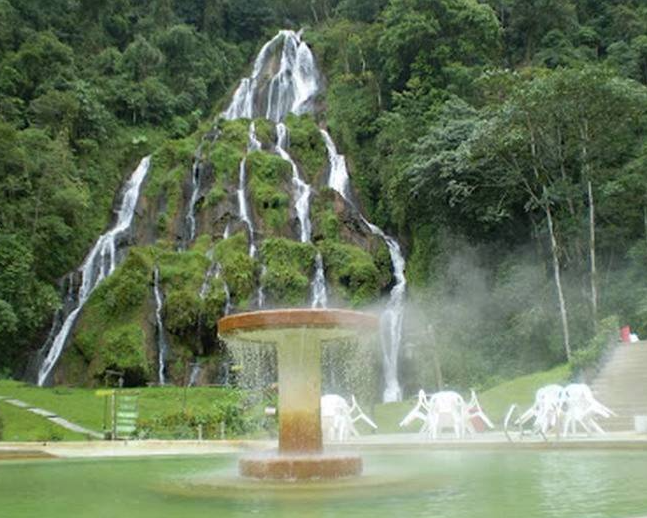 Eje Cafetero: Paisajes de montaña y tradición cafetera